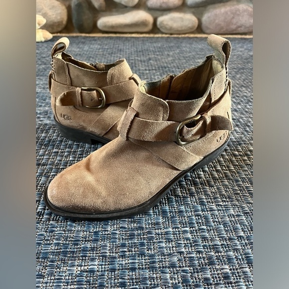 UGG Wylma shortie Booties Suede Tan Size 8 - Picture 2 of 12